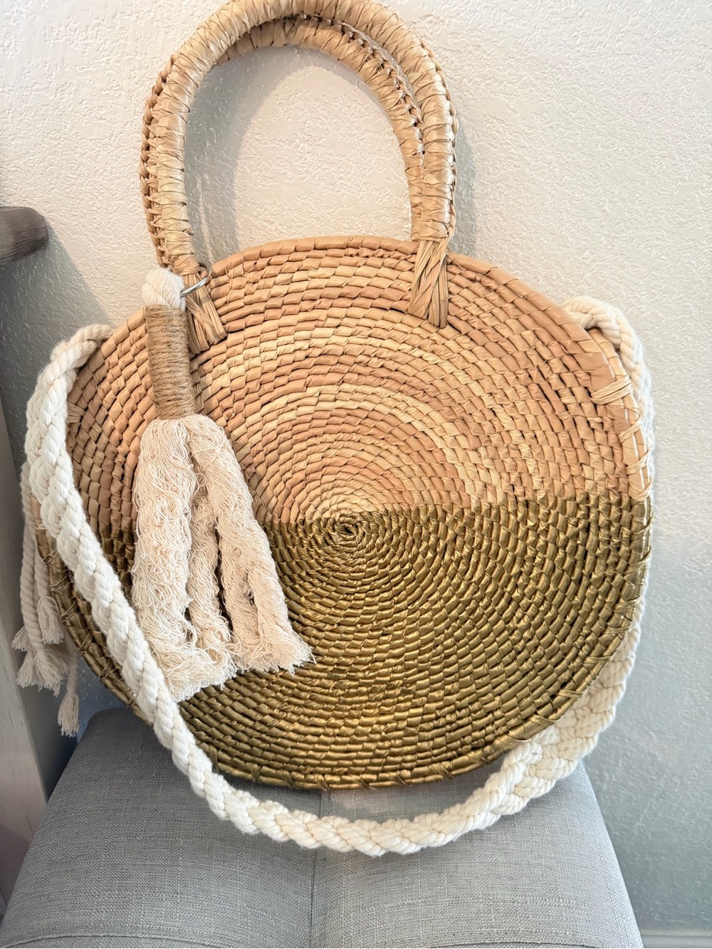 NWOT Woven Round Straw Tote Bag in Natural